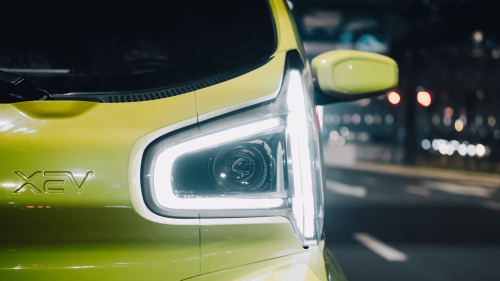 close-up van de geïntegreerde LED dagrijlichten van de xev yoyo pro