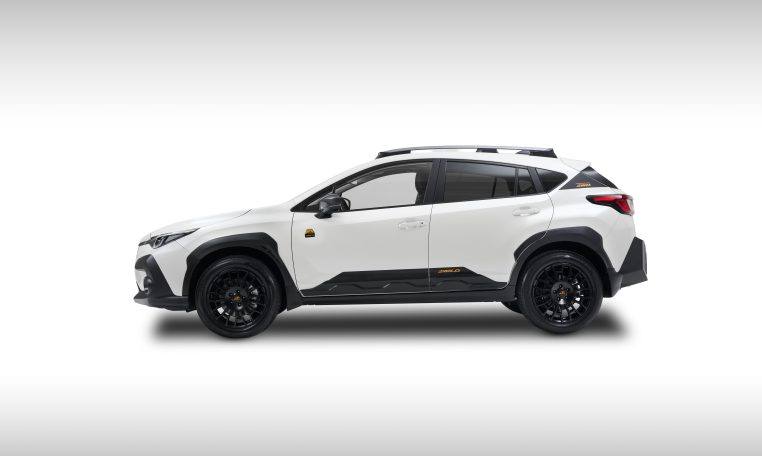 render subaru crosstrek 4wild in de kleur crystal white side