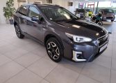tweedehands subaru xv luxury statisch in de showroom in de kleur magnetite grey rechts voor aanzicht