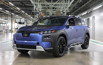 Subaru e-outback in de nieuwe productiehal van Subaru ter gelegeheid van start productie e-outback