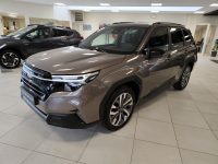 Subaru forester premium in de showroom links voor aanzicht