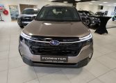 Subaru forester premium in de showroom voor aanzicht