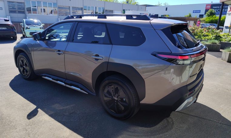 subaru e-outback 4e-experience in color brilliant bronze left rear view