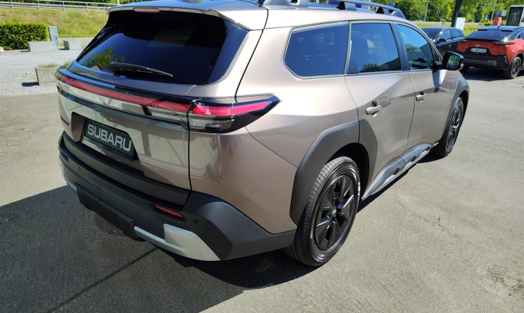 subaru e-outback 4e-experience in color brilliant bronze rear right view