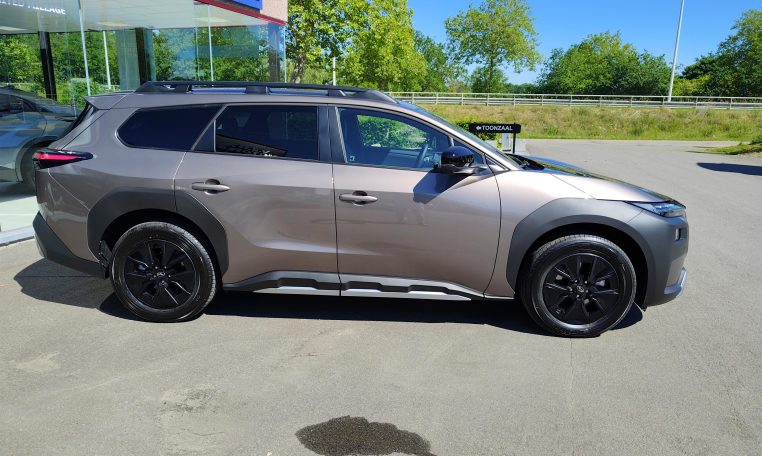 subaru e-outback 4e-experience in color brilliant bronze side right view