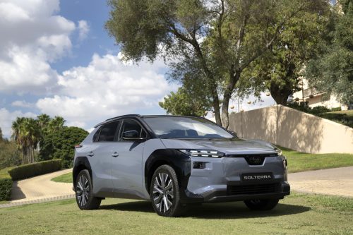 Subaru Solterra elektrische SUV exterieur rechts voor