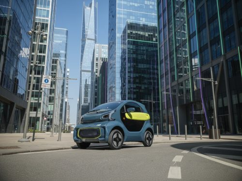 XEV YOYO in futuristische stadsomgeving